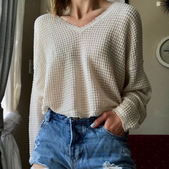 Urban Outfitters knit light sweater - Picture 1 of 8